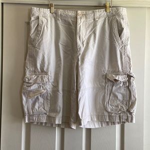 Very good condition light cream cargo. 38”, regular length.